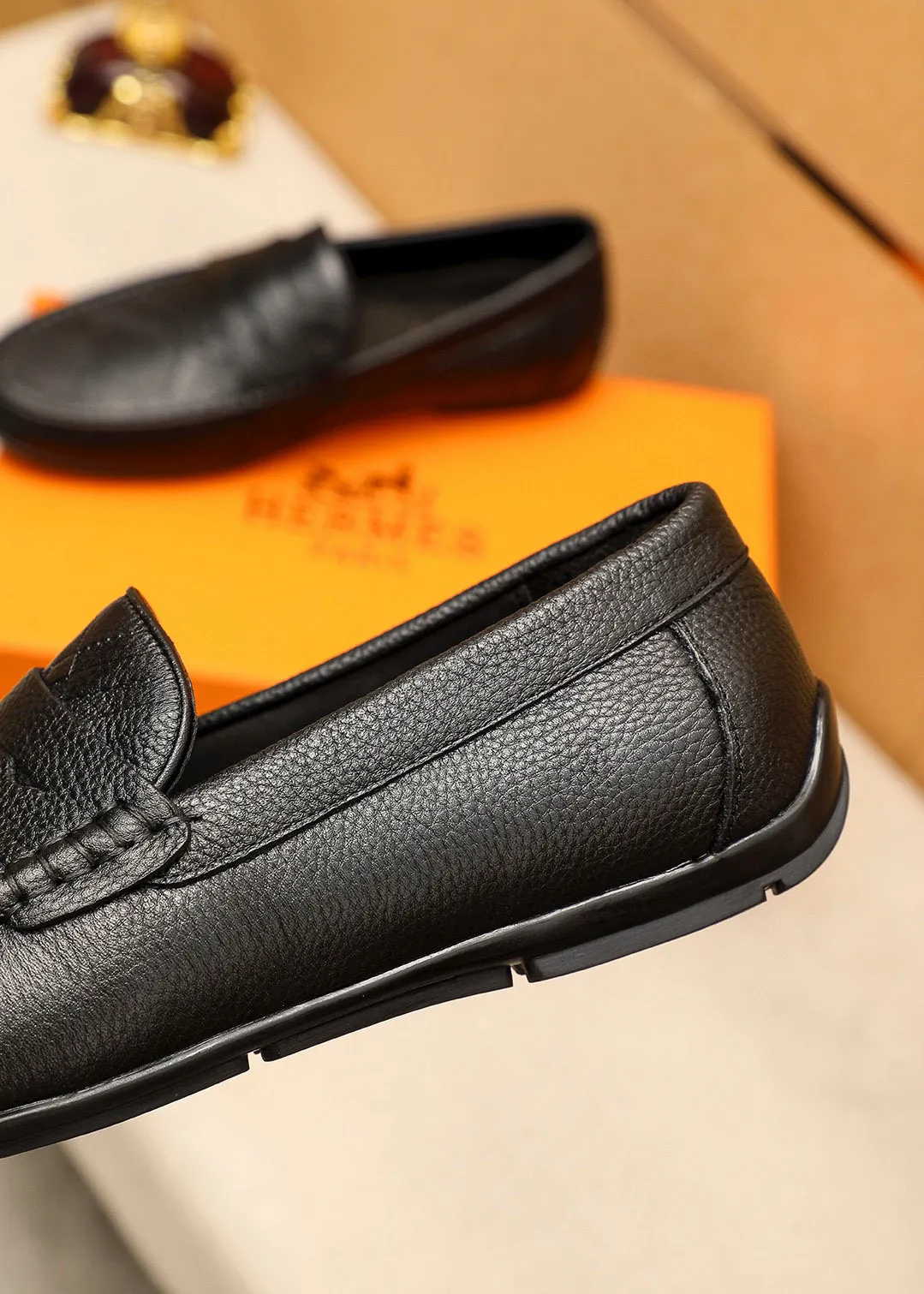 Men's shoes 💰380 💐 Product trademark: HERMES "Hermès" Doudou shoes Regular size: 38-44 (45🉑️customized) Product materials: Selected imported first-layer cowhide upper, imported pig 🐷 leather lining. Strong three-dimensional visual effect, rubber outsole Color: 1⃣️color optional